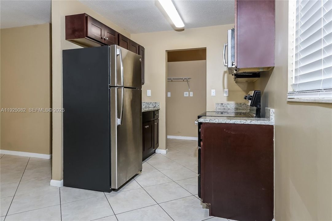 For Rent: $2,270 (3 beds, 1 baths, 1160 Square Feet)
