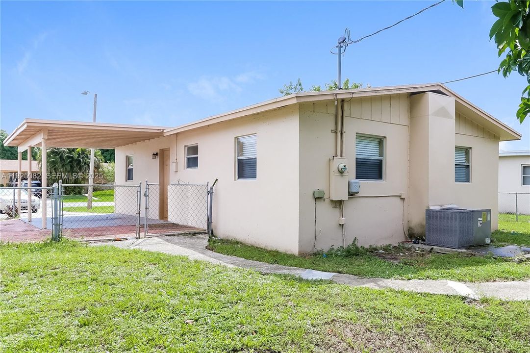 For Rent: $2,270 (3 beds, 1 baths, 1160 Square Feet)