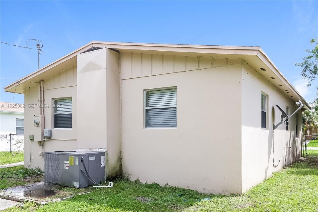 For Rent: $2,270 (3 beds, 1 baths, 1160 Square Feet)