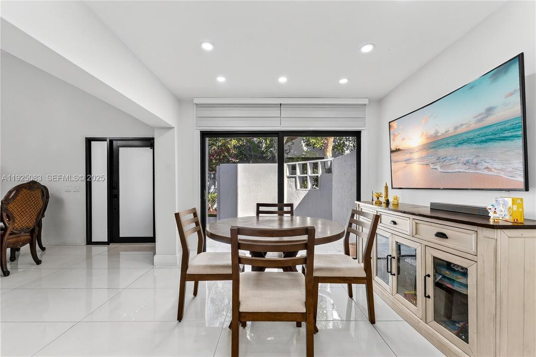 待售: $578,000 (3 贝兹, 3 浴室, 1365 平方英尺)