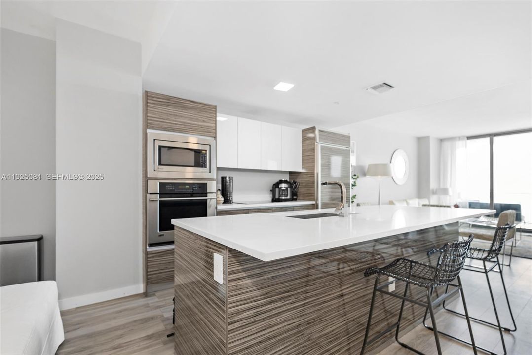 For Rent: $4,500 (2 beds, 2 baths, 1073 Square Feet)