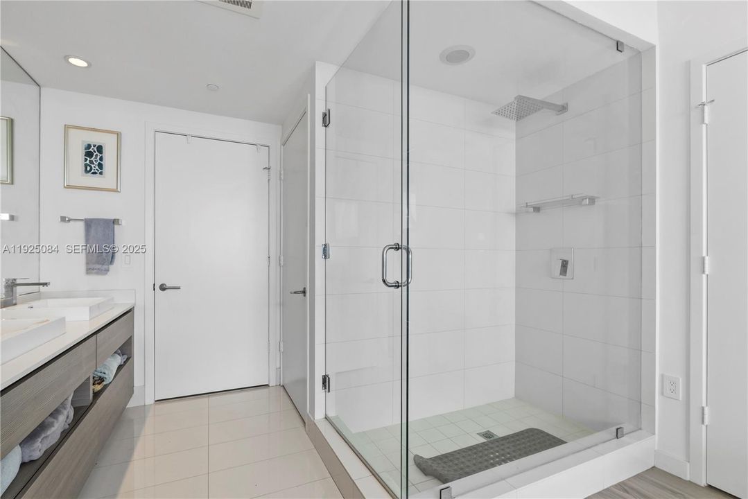 For Rent: $4,500 (2 beds, 2 baths, 1073 Square Feet)