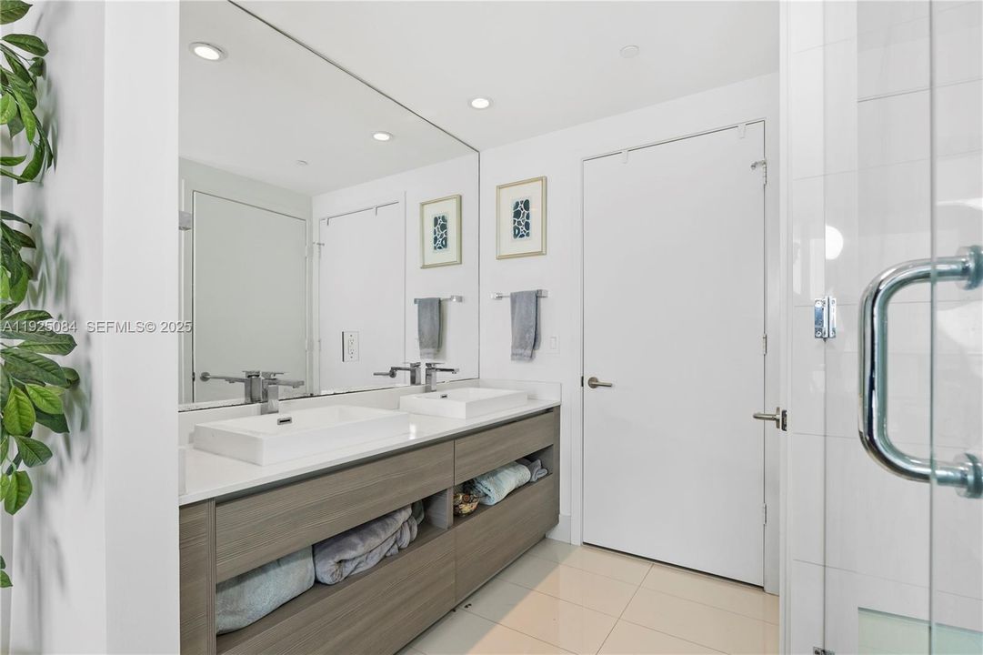 For Rent: $4,500 (2 beds, 2 baths, 1073 Square Feet)