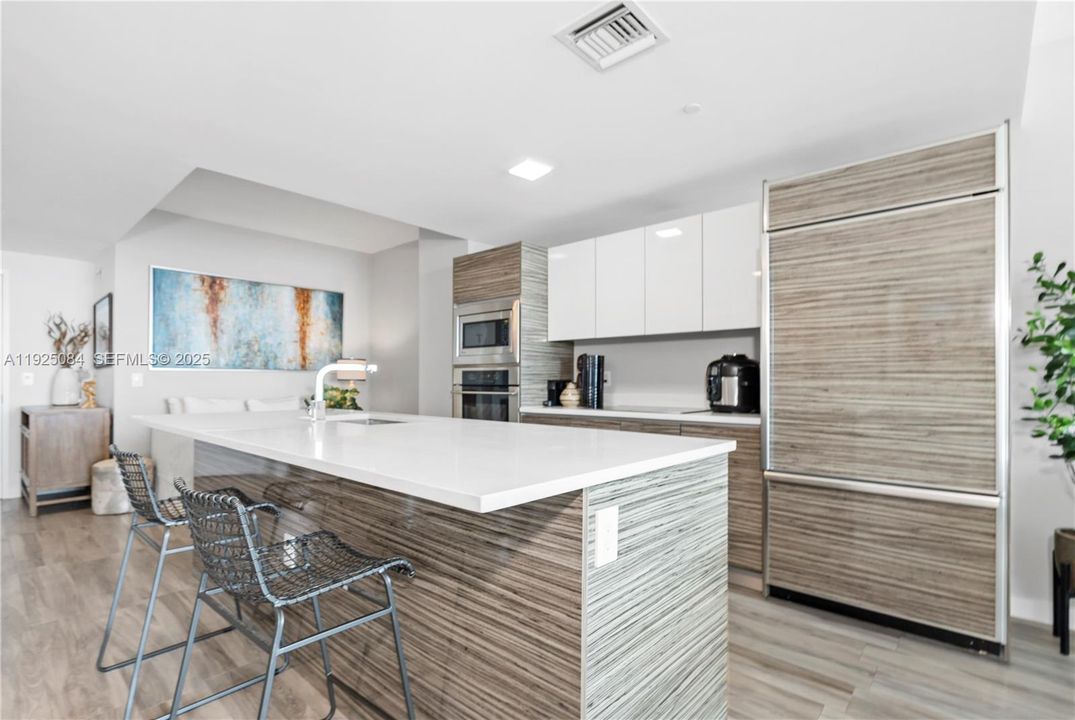 For Rent: $4,500 (2 beds, 2 baths, 1073 Square Feet)