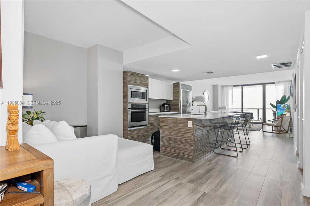 For Rent: $4,500 (2 beds, 2 baths, 1073 Square Feet)