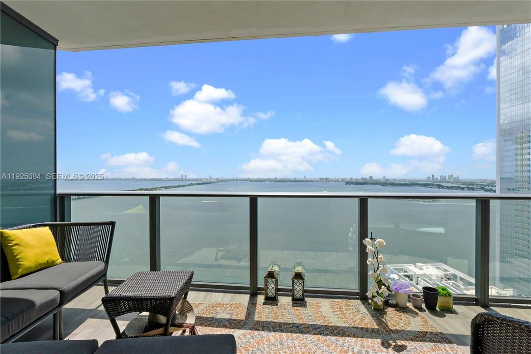 For Rent: $4,500 (2 beds, 2 baths, 1073 Square Feet)