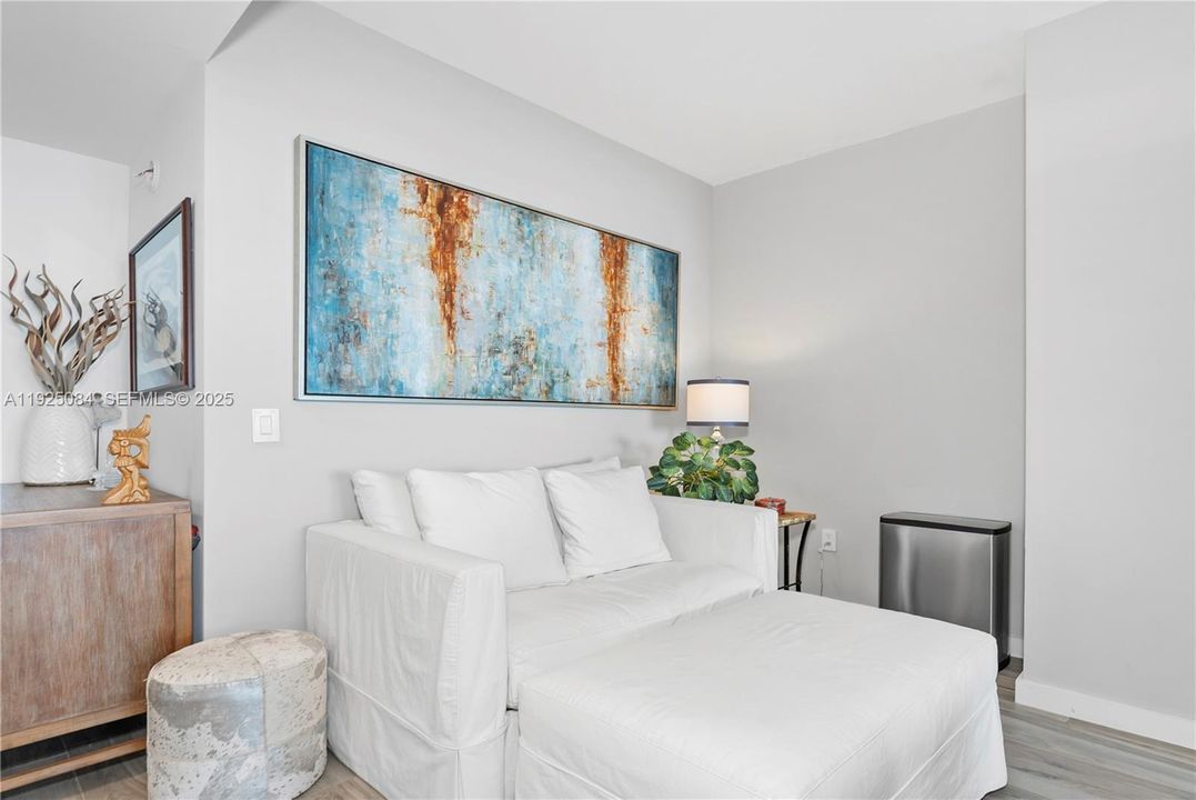 For Rent: $4,500 (2 beds, 2 baths, 1073 Square Feet)