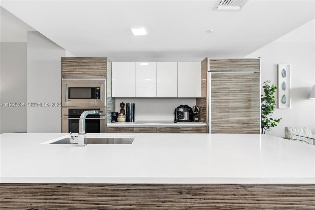 For Rent: $4,500 (2 beds, 2 baths, 1073 Square Feet)