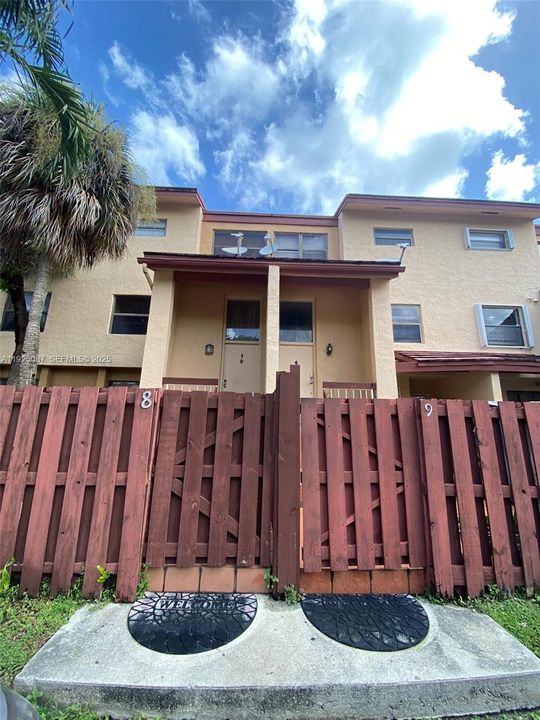 For Rent: $2,500 (2 beds, 2 baths, 1520 Square Feet)