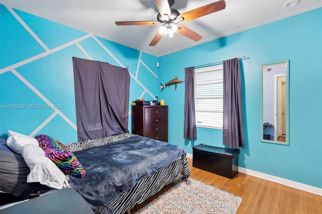 For Sale: $589,000 (3 beds, 2 baths, 1100 Square Feet)