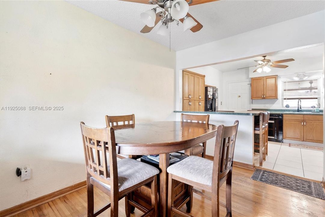 For Sale: $589,000 (3 beds, 2 baths, 1100 Square Feet)