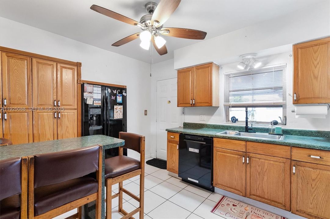 For Sale: $589,000 (3 beds, 2 baths, 1100 Square Feet)