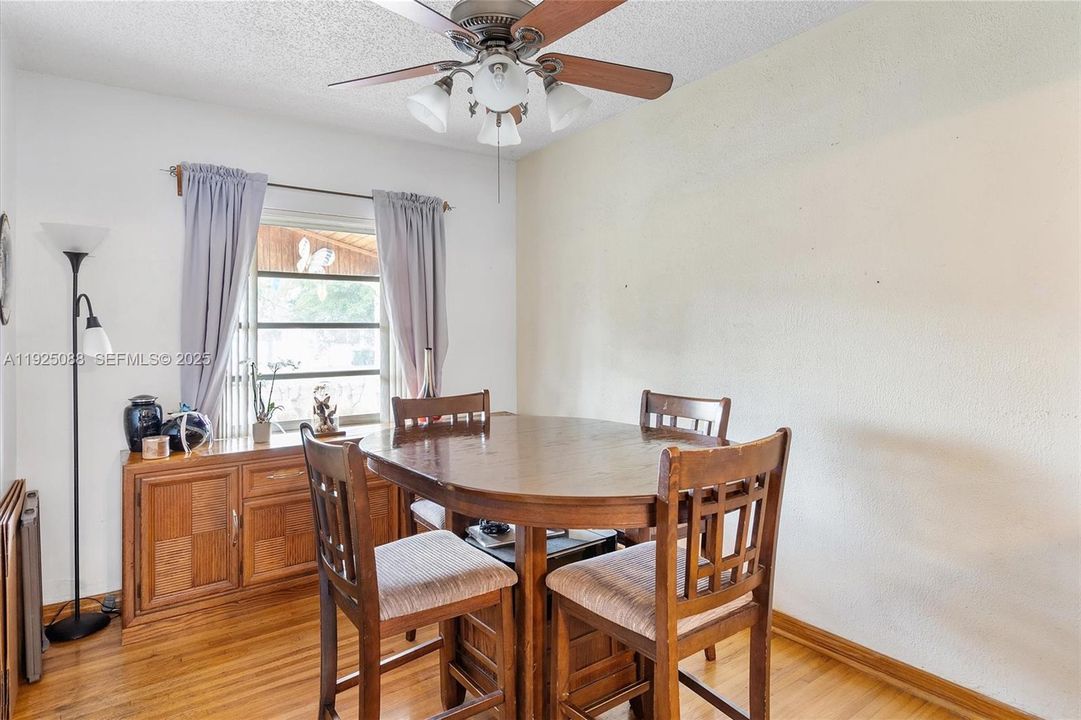 For Sale: $589,000 (3 beds, 2 baths, 1100 Square Feet)