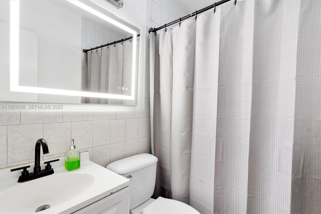 For Sale: $589,000 (3 beds, 2 baths, 1100 Square Feet)