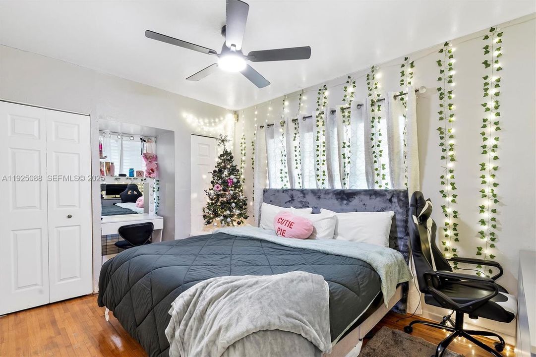 For Sale: $589,000 (3 beds, 2 baths, 1100 Square Feet)