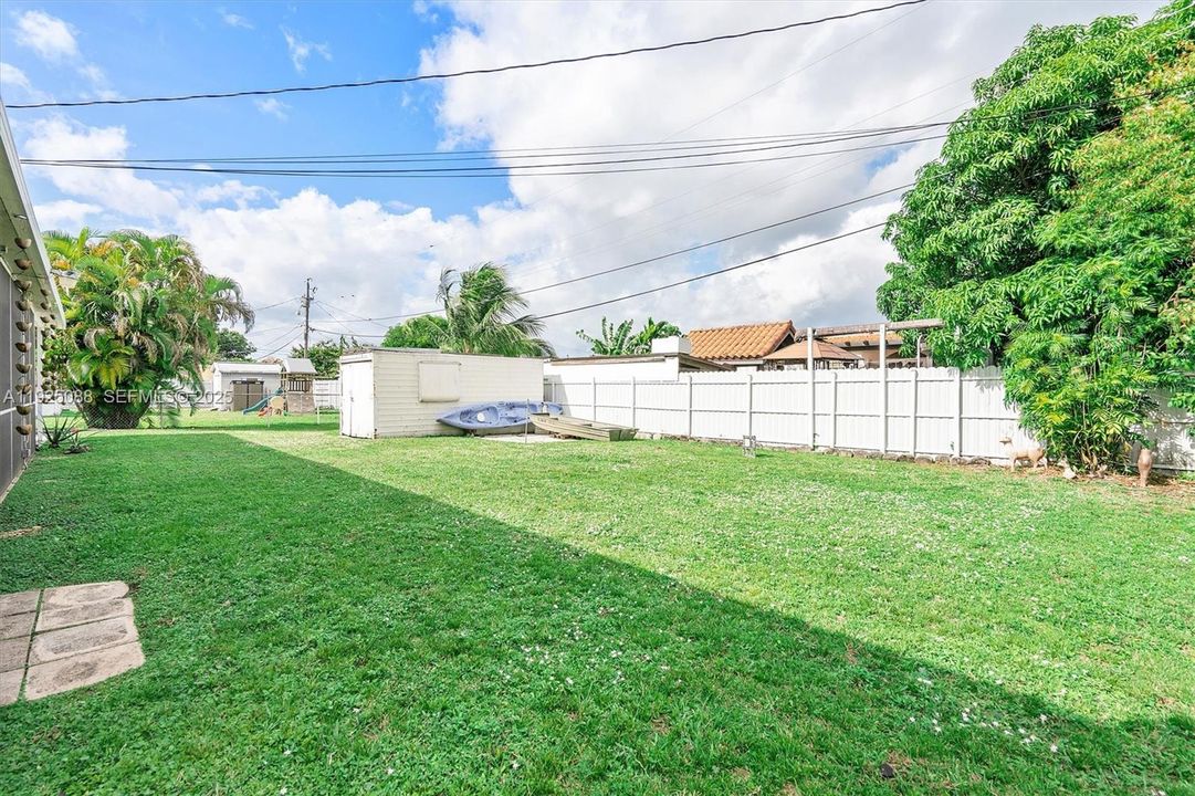 For Sale: $589,000 (3 beds, 2 baths, 1100 Square Feet)