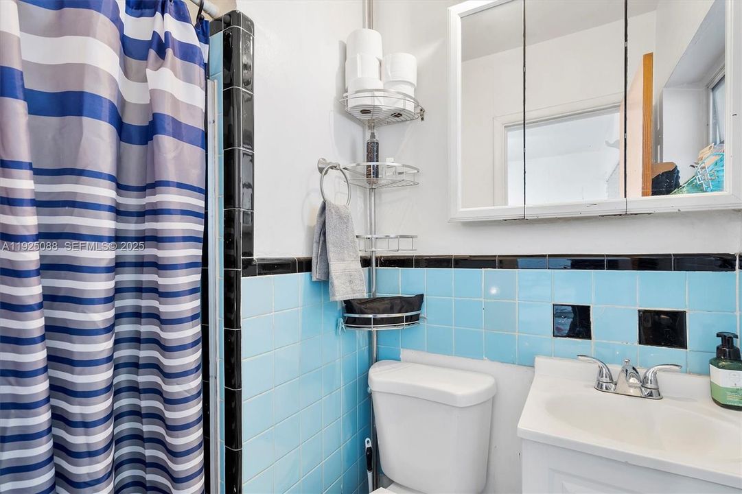 For Sale: $589,000 (3 beds, 2 baths, 1100 Square Feet)