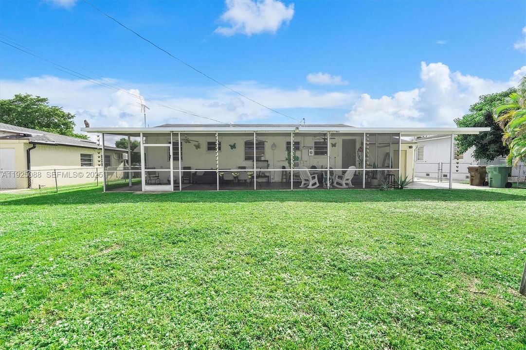 For Sale: $589,000 (3 beds, 2 baths, 1100 Square Feet)