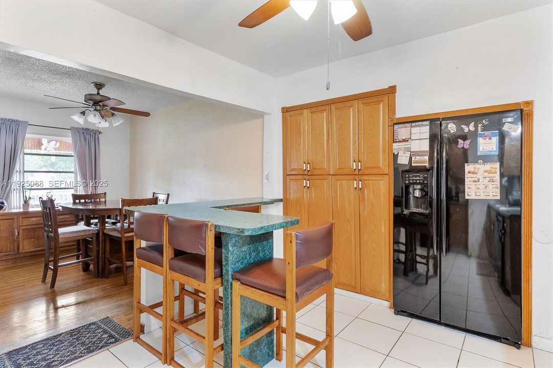 For Sale: $589,000 (3 beds, 2 baths, 1100 Square Feet)