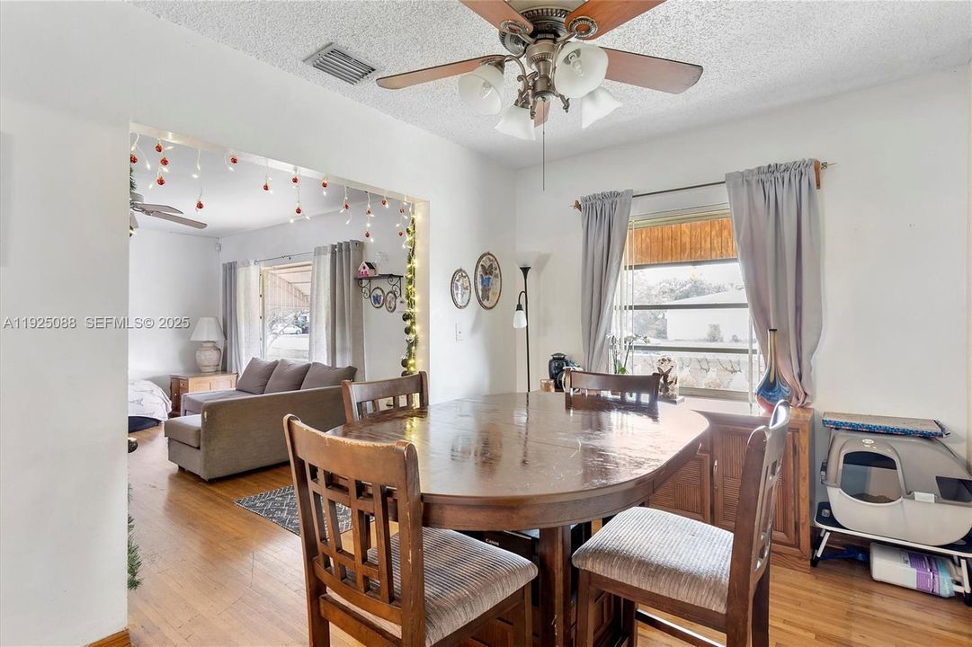 For Sale: $589,000 (3 beds, 2 baths, 1100 Square Feet)