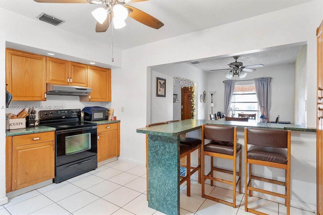 For Sale: $589,000 (3 beds, 2 baths, 1100 Square Feet)