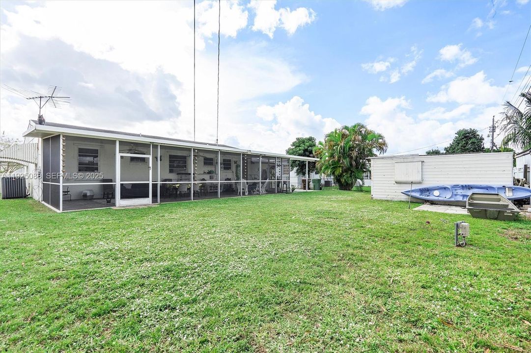 For Sale: $589,000 (3 beds, 2 baths, 1100 Square Feet)