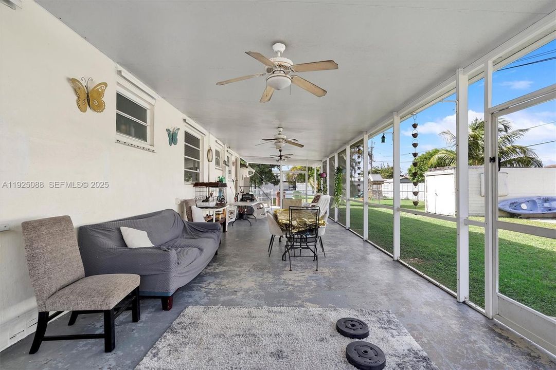 For Sale: $589,000 (3 beds, 2 baths, 1100 Square Feet)
