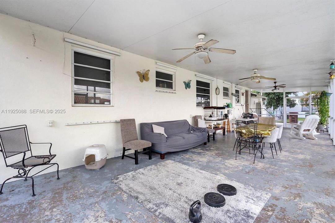 For Sale: $589,000 (3 beds, 2 baths, 1100 Square Feet)
