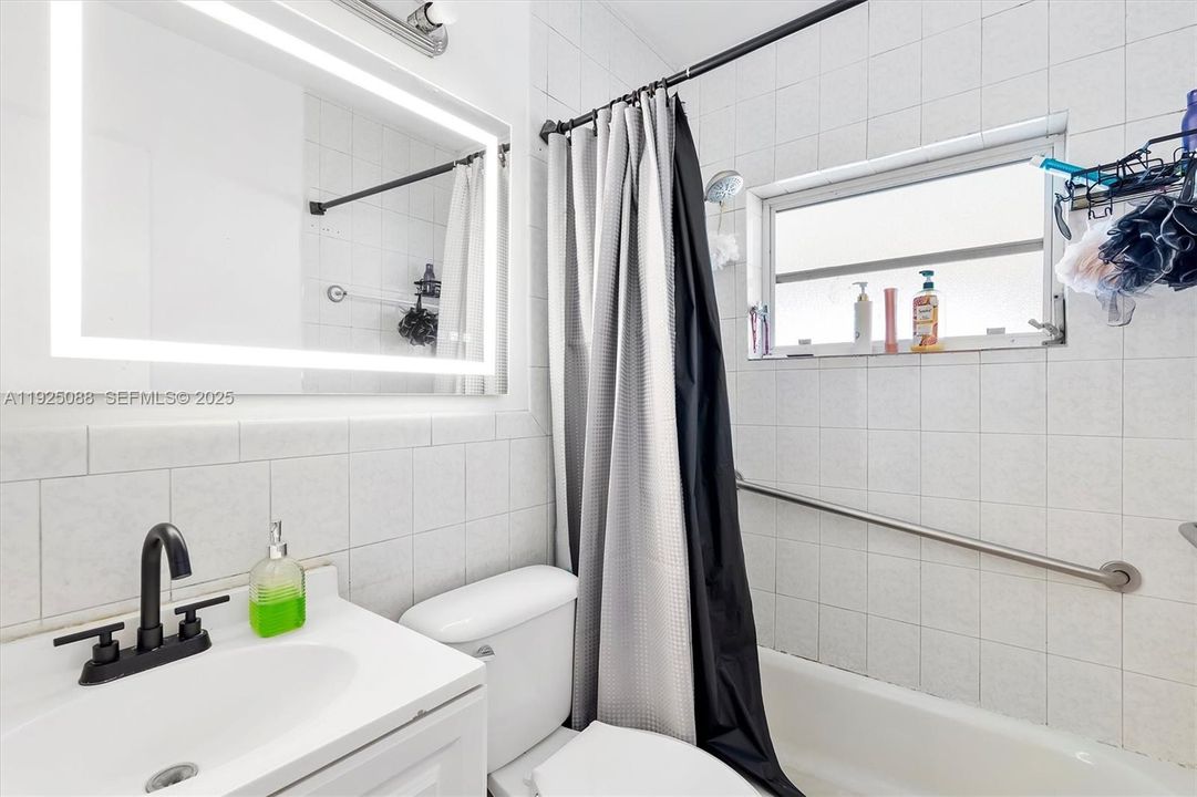 For Sale: $589,000 (3 beds, 2 baths, 1100 Square Feet)