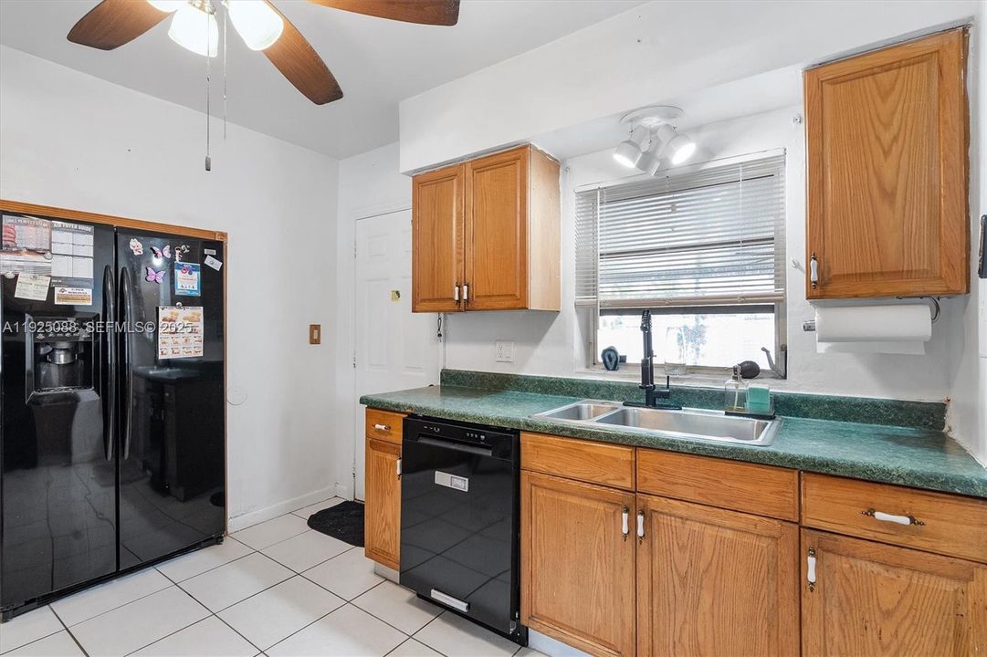 For Sale: $589,000 (3 beds, 2 baths, 1100 Square Feet)