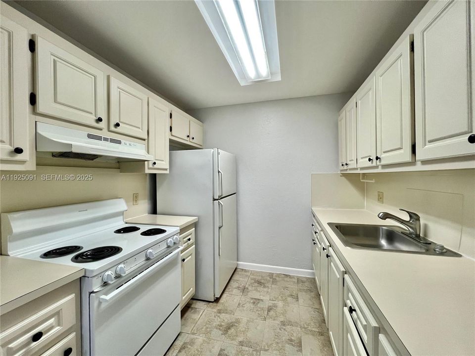 For Rent: $1,599 (1 beds, 1 baths, 685 Square Feet)
