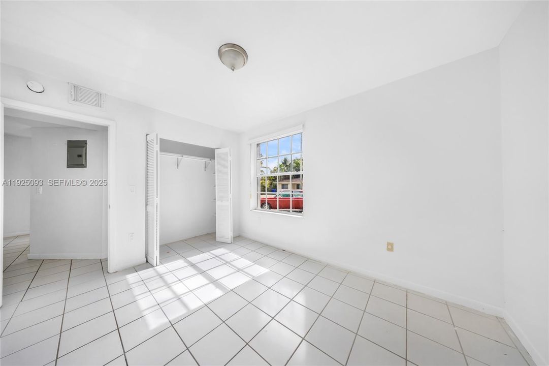 For Rent: $2,300 (2 beds, 1 baths, 3110 Square Feet)