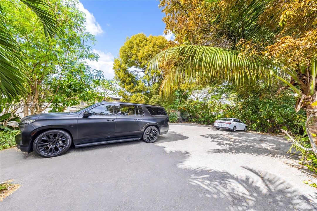 For Rent: $2,300 (2 beds, 1 baths, 3110 Square Feet)