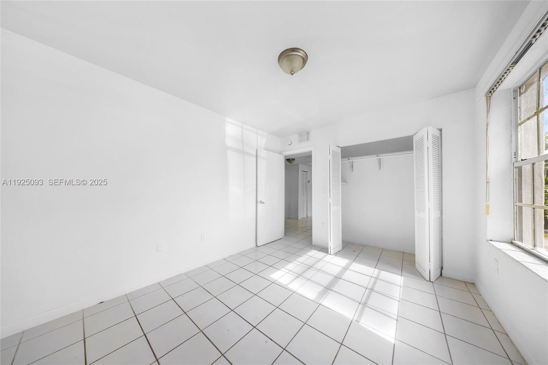 For Rent: $2,300 (2 beds, 1 baths, 3110 Square Feet)