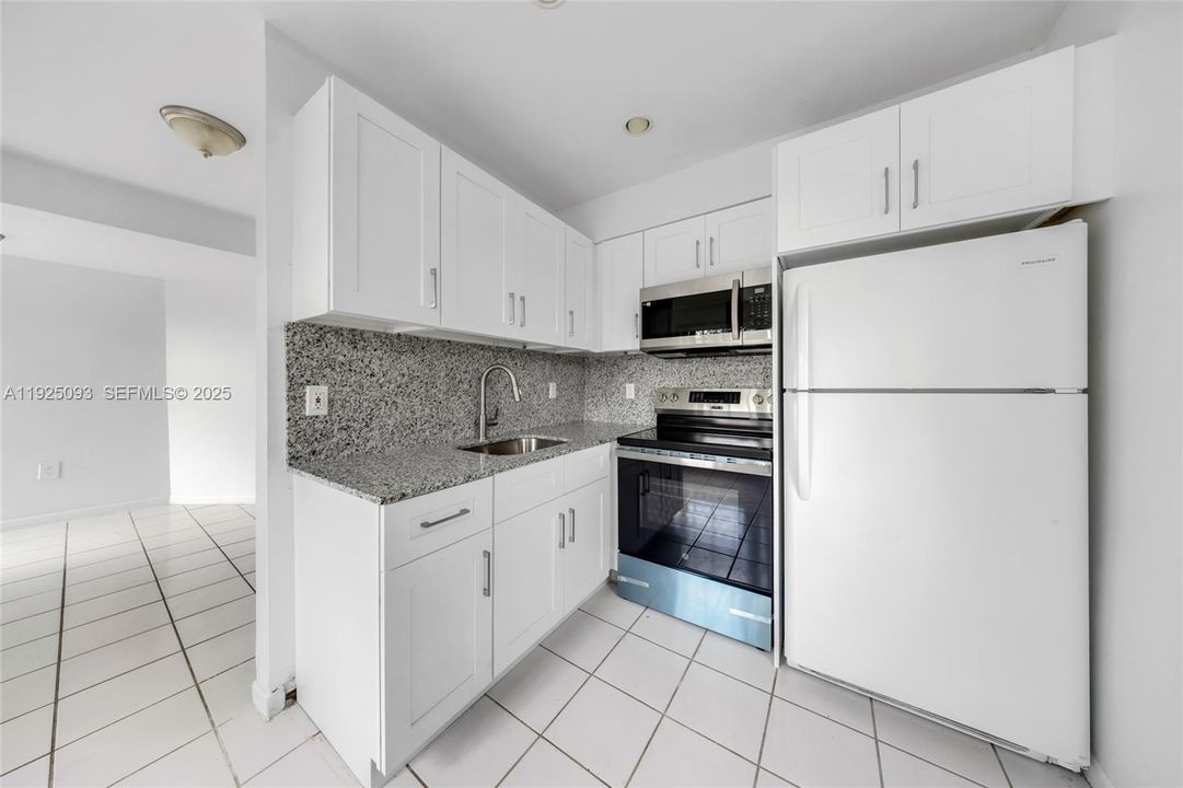 For Rent: $2,300 (2 beds, 1 baths, 3110 Square Feet)