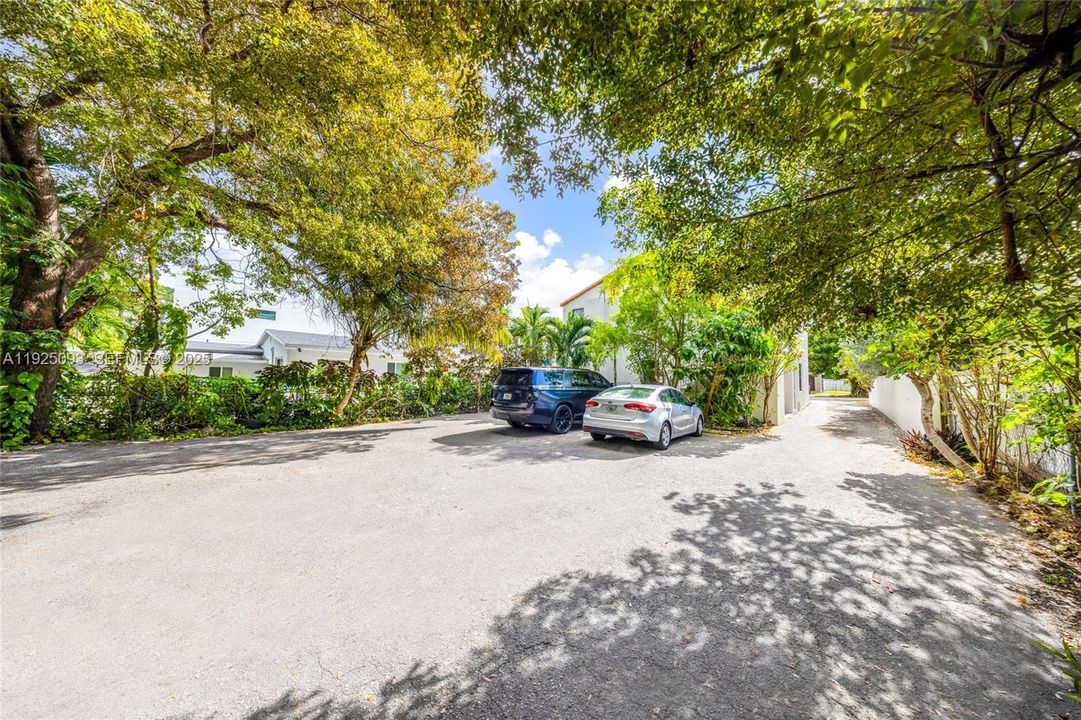 For Rent: $2,300 (2 beds, 1 baths, 3110 Square Feet)