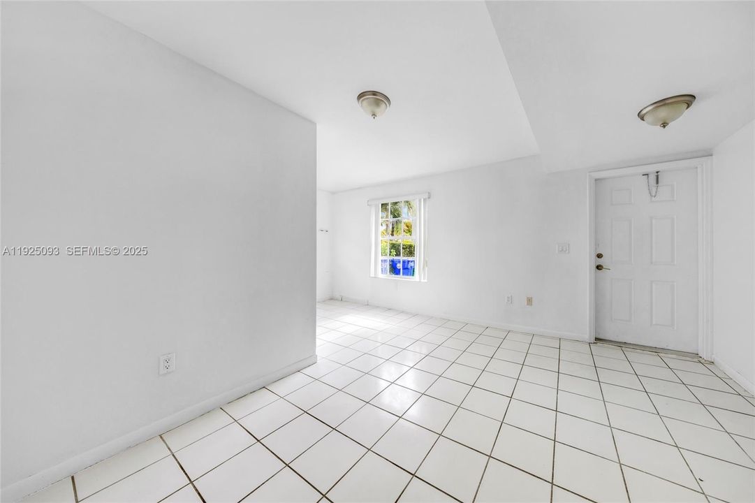 For Rent: $2,300 (2 beds, 1 baths, 3110 Square Feet)