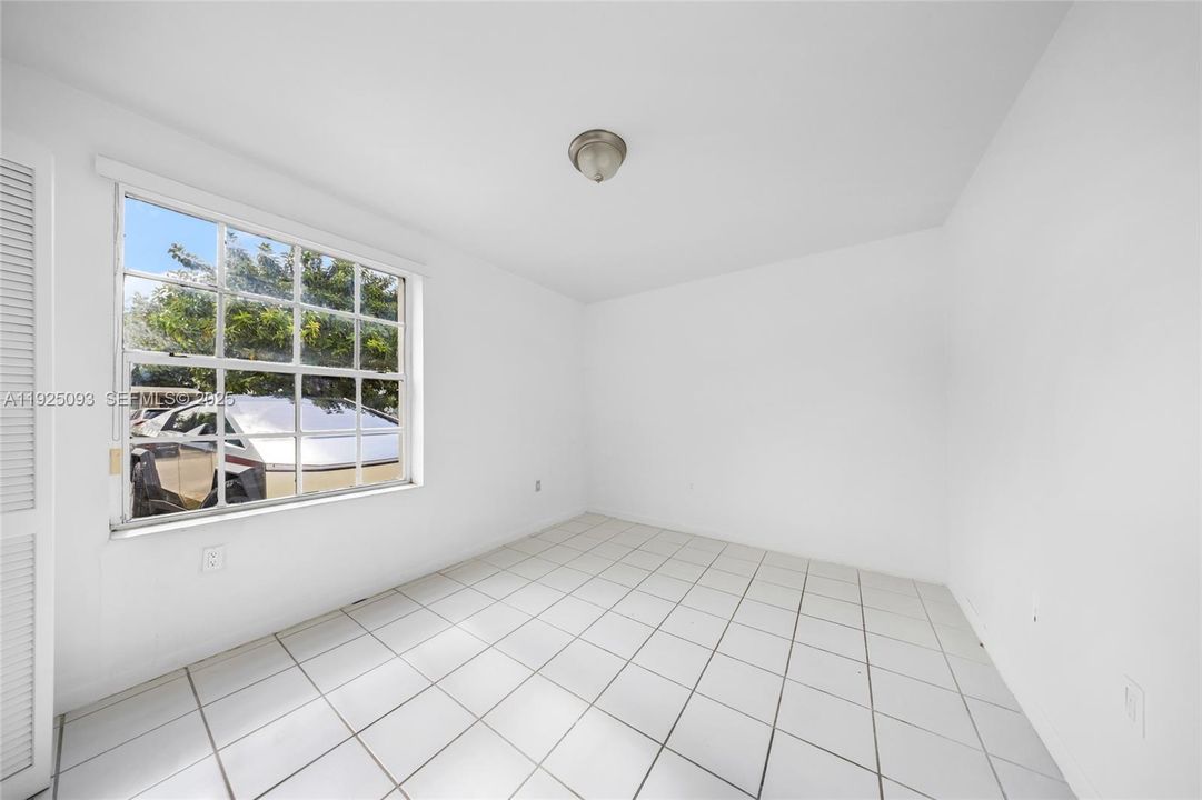 For Rent: $2,300 (2 beds, 1 baths, 3110 Square Feet)