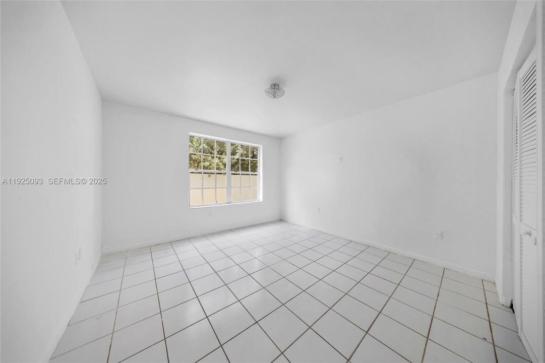 For Rent: $2,300 (2 beds, 1 baths, 3110 Square Feet)