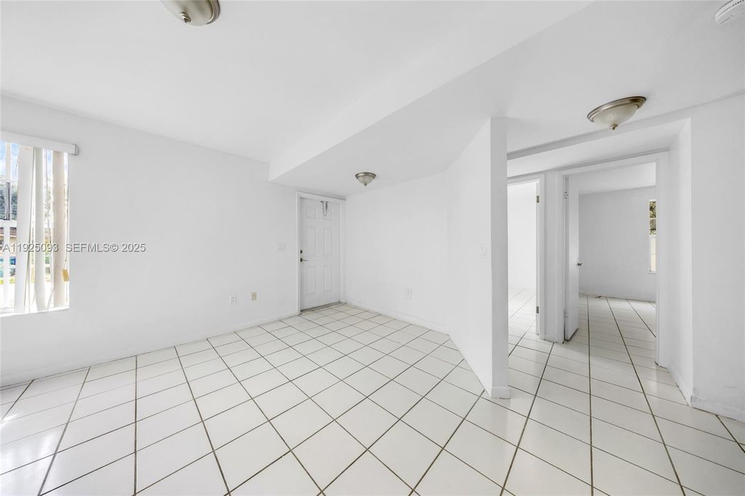 For Rent: $2,300 (2 beds, 1 baths, 3110 Square Feet)