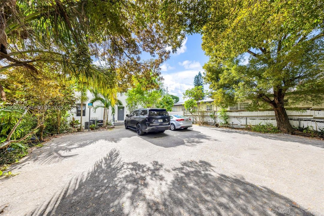 For Rent: $2,300 (2 beds, 1 baths, 3110 Square Feet)