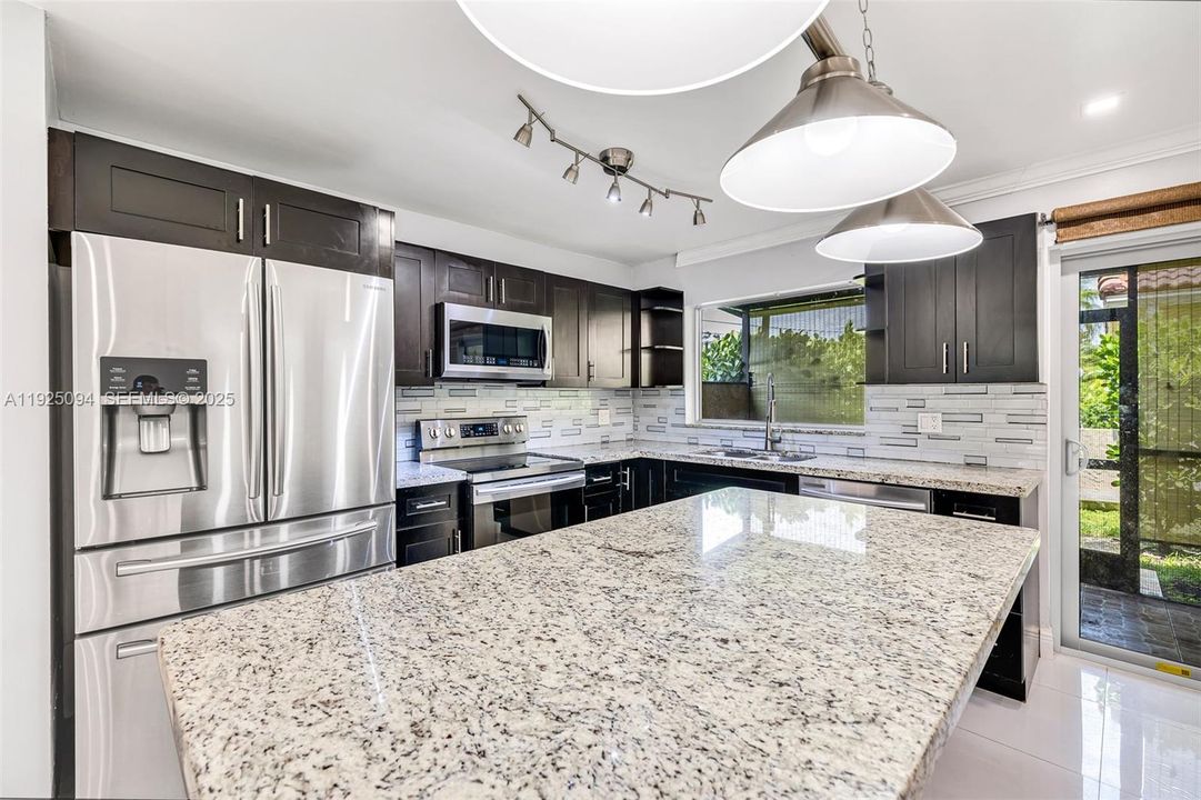 For Rent: $3,000 (3 beds, 2 baths, 1720 Square Feet)