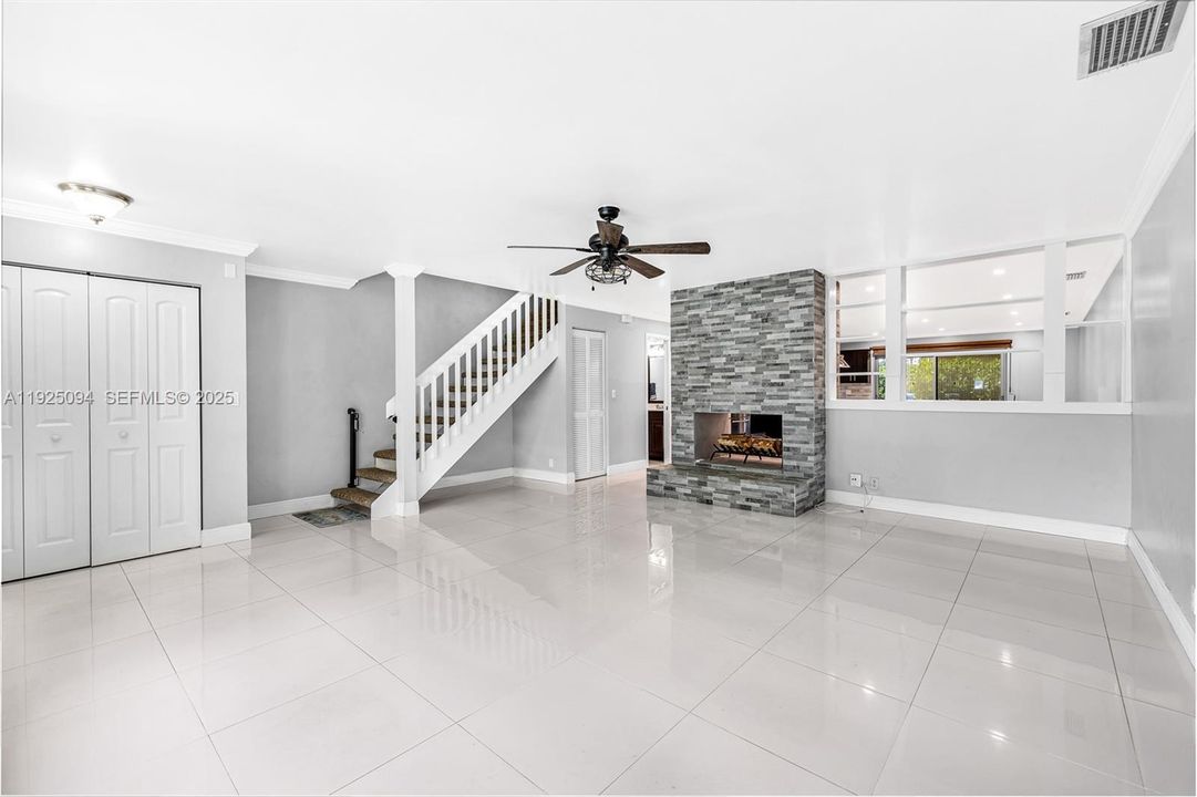 For Rent: $3,000 (3 beds, 2 baths, 1720 Square Feet)