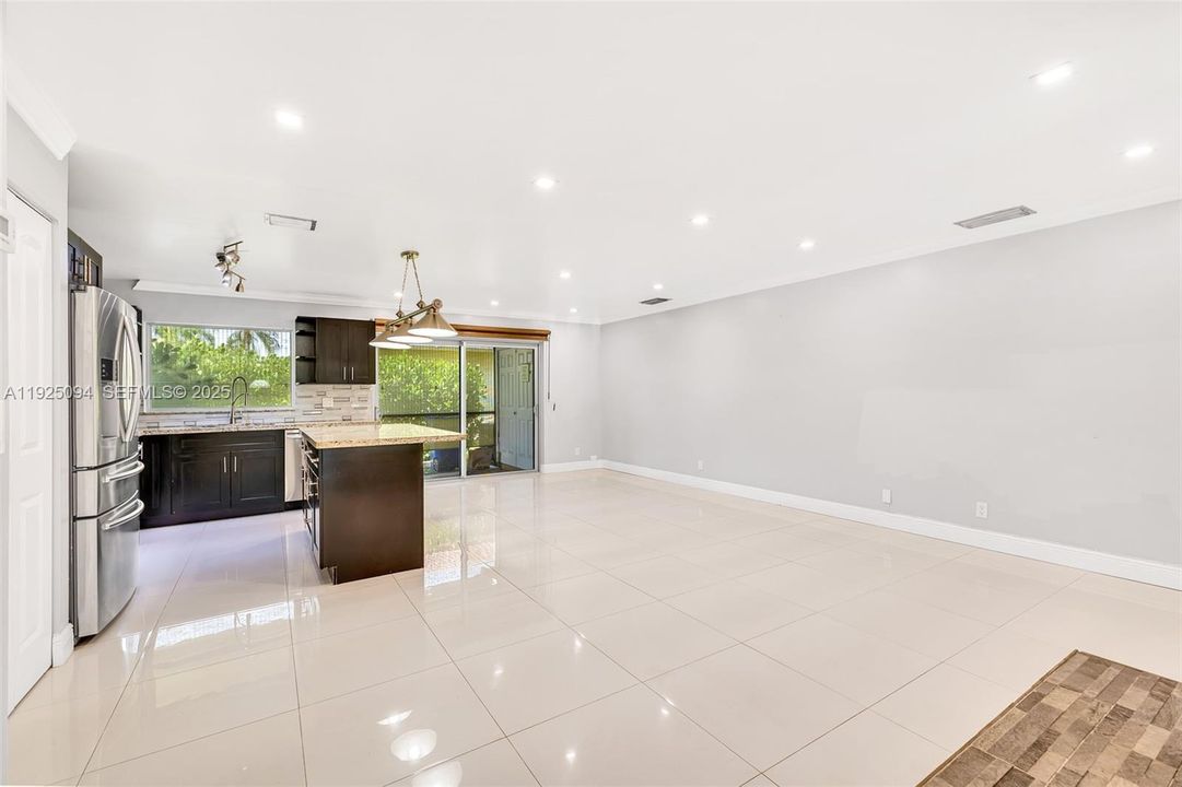 For Rent: $3,000 (3 beds, 2 baths, 1720 Square Feet)