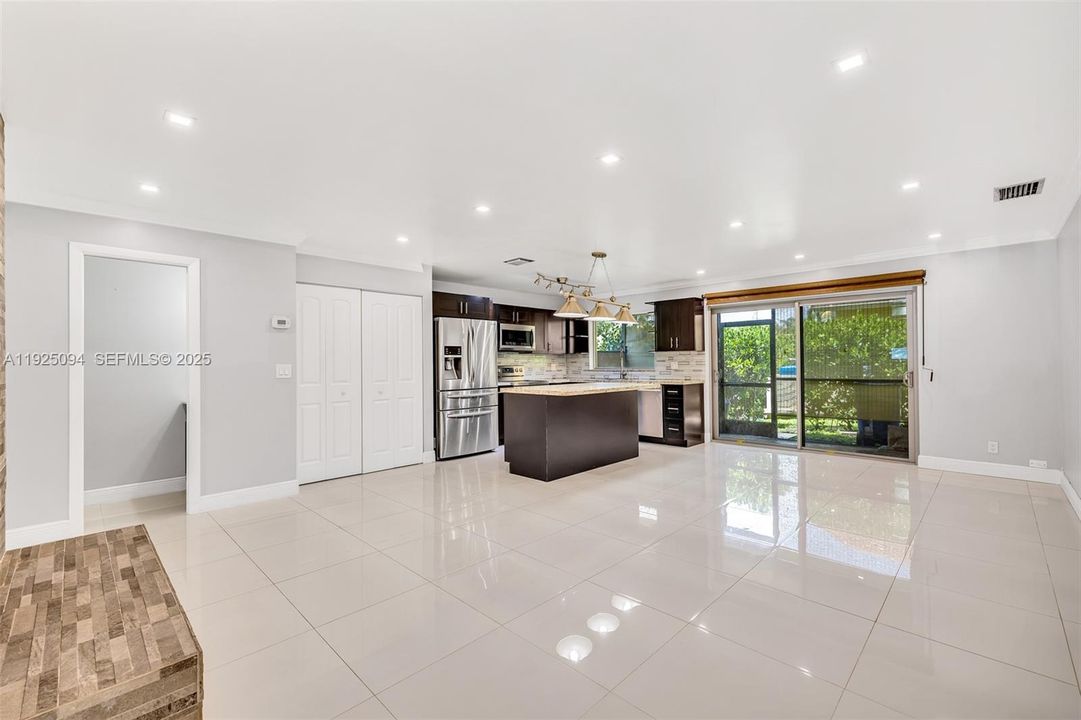 For Rent: $3,000 (3 beds, 2 baths, 1720 Square Feet)