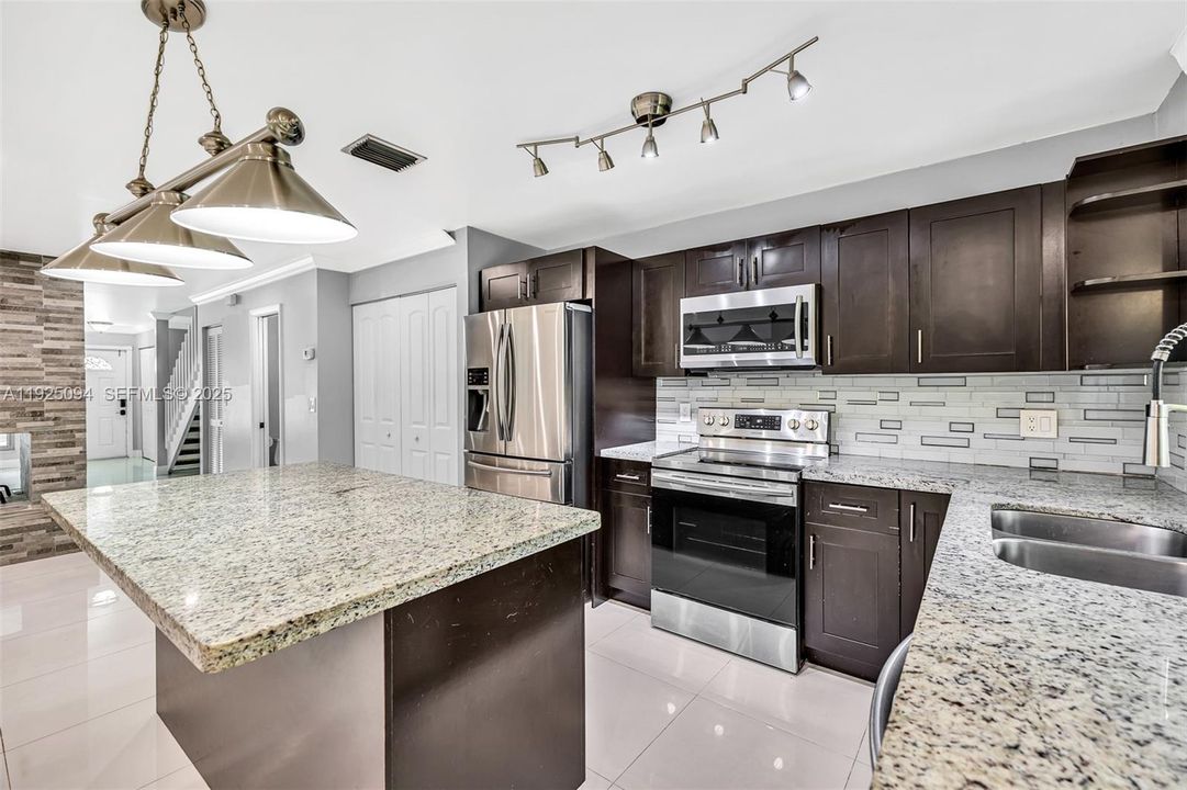 For Rent: $3,000 (3 beds, 2 baths, 1720 Square Feet)