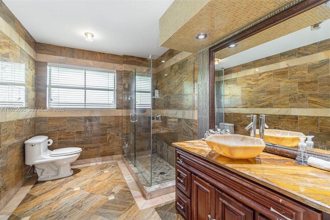 For Rent: $6,500 (3 beds, 2 baths, 1975 Square Feet)