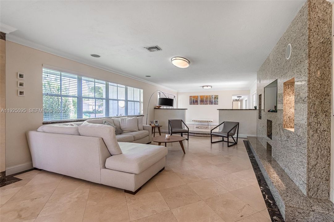 For Rent: $6,500 (3 beds, 2 baths, 1975 Square Feet)