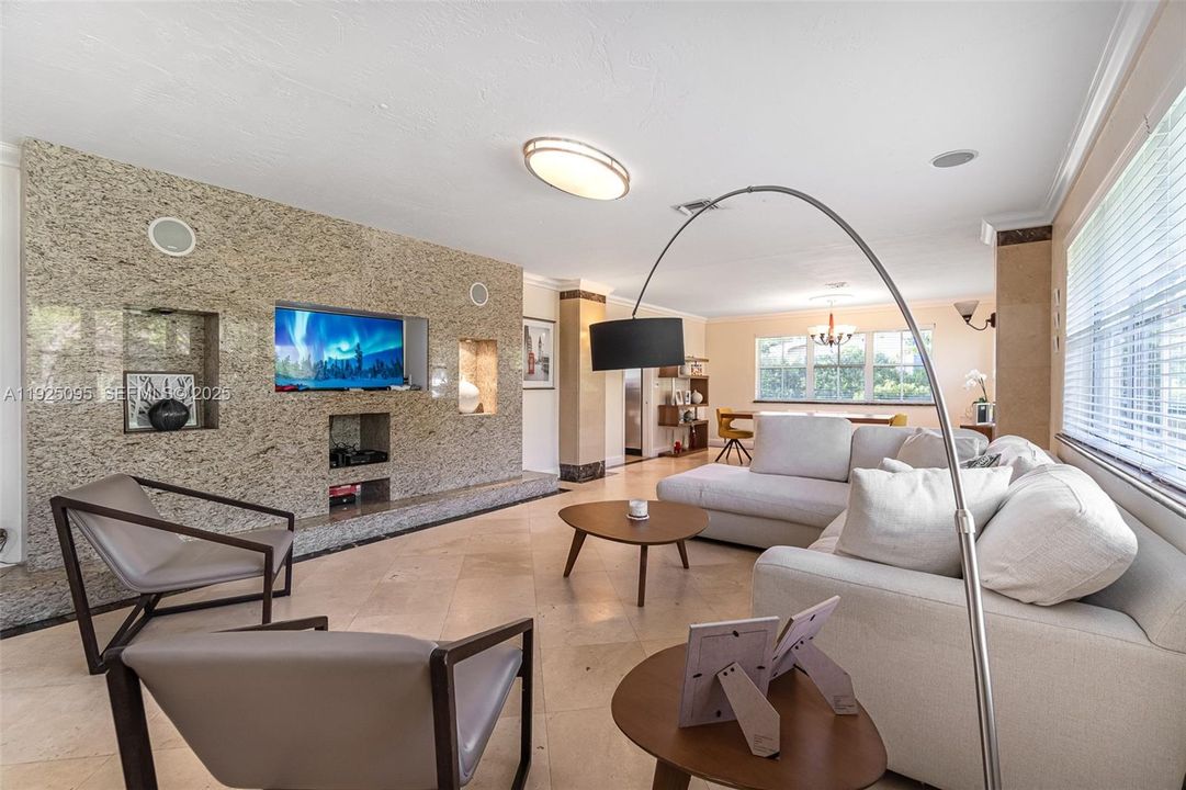 For Rent: $6,500 (3 beds, 2 baths, 1975 Square Feet)