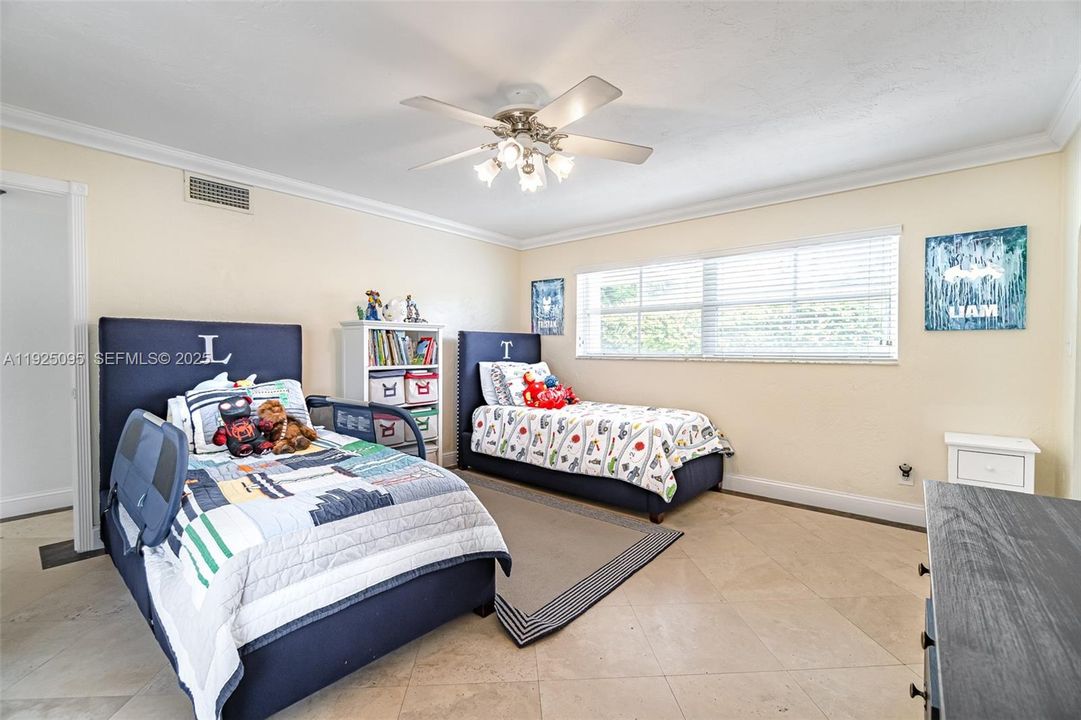 For Rent: $6,500 (3 beds, 2 baths, 1975 Square Feet)